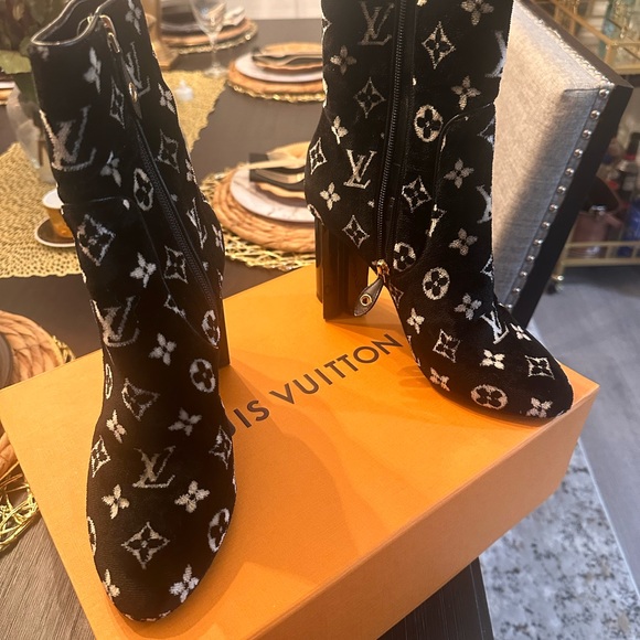 Authentic Louis Vuitton boots - Picture 4 of 4